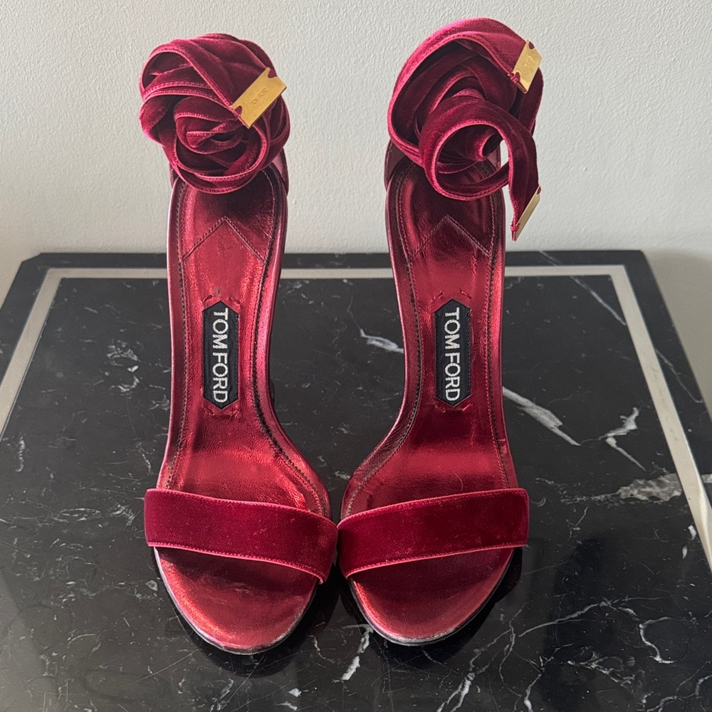 Tom Ford Burgundy Velvet Heels curved wedge rare 39 fetish ankle strap - Picture 2 of 5